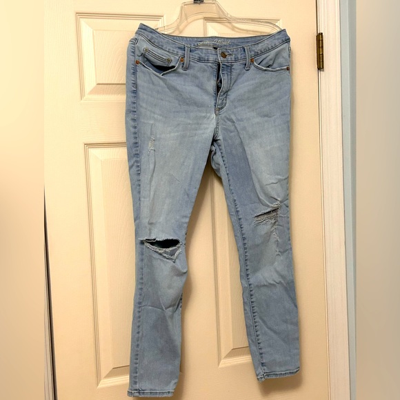 Universal Thread Denim - Universal Thread distressed mid rise curvy skinny size 12/31S